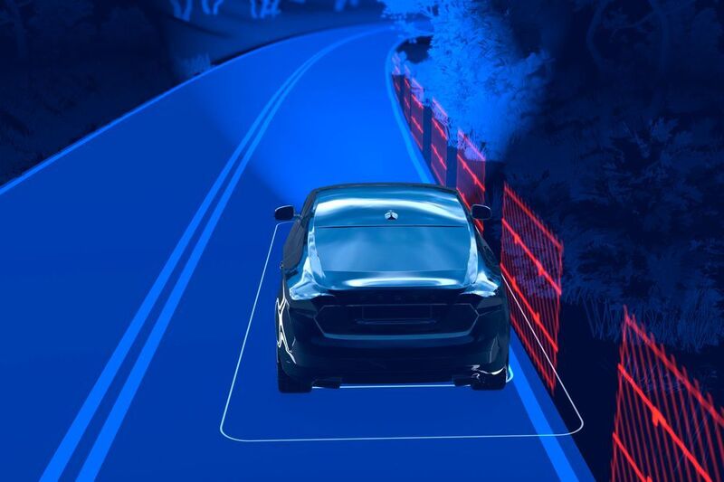 Das Assistenzsystem „Oncoming Lane Mitigation“ verringert die Gefahr von Unfällen mit entgegenkommenden Fahrzeugen: .. (Volvo)