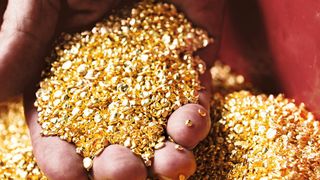 In der Goldstadt Pforzheim gewinnt Heimerle + Meule aus Produktionsabfällen Reinmetalle wie hochwertiges Goldgranulat und reines Silber. (Eaton)