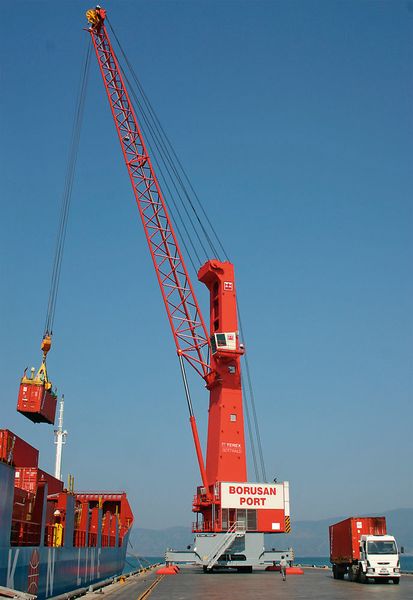 Ein Modell-7-Hafenmobilkran mit dieselelek­trischem Antrieb. (Bild: Terex Port Solutions)