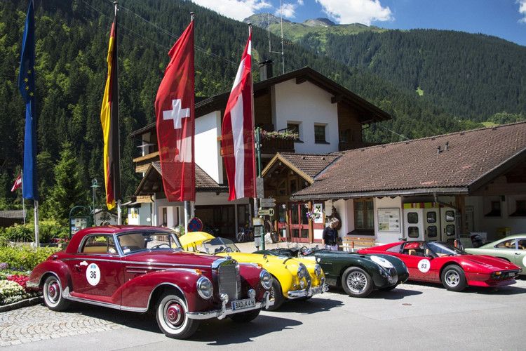 Rund 160 Teilnehmer zählt die Oldtimer-Rallye dieses Jahr. (Foto: Rolls-Royce)