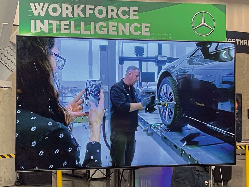 Um Arbeitsabläufe in der Produktion zu optimieren, setzt Mercedes Industrial-Metaverse-Produkte von PTC ein.  (Bild: Drescher/VCG)
