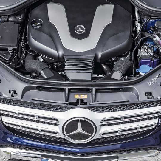 Rücken in den Fokus der Diesel-Krise: die Motoren von Mercedes-Dieselmodellen.(Bild:  Daimler)