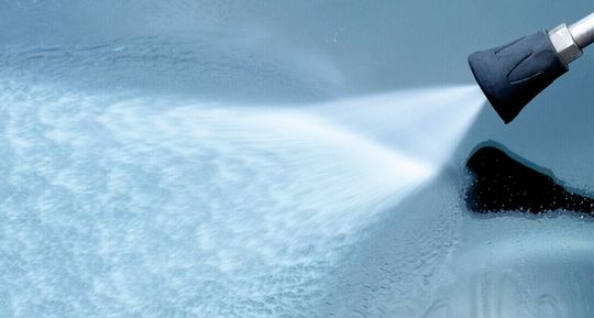 Der Einsatz mobiler Heißwasser-Hochdruckreiniger spielt eine entscheidende Rolle, um Bakterien, Viren und Keime gezielt zu bekämpfen und eine weitere Ausbreitung zu verhindern. Der Einsatz mobiler Heißwasser-Hochdruckreiniger spielt eine entscheidende Rolle, um Bakterien, Viren und Keime gezielt zu bekämpfen und eine weitere Ausbreitung zu verhindern.