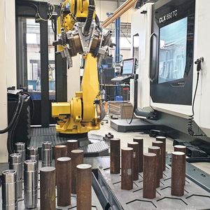 Nach der Devise «Rohteil rein, Fertigteil raus» setzt Sysbohr stark auf Automation. In der Spät- und Nachtschicht arbeiten nur die Roboter.(Bild:  Ingersoll)