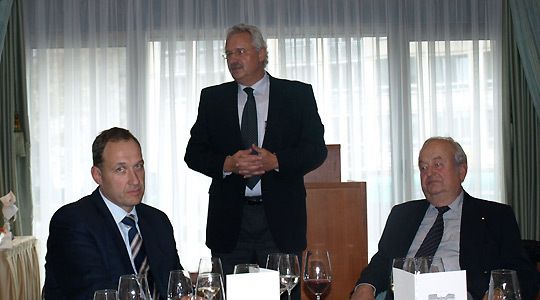 Gesprächsrunde: (v.li.) Arnd Franz, Mahle; Siegfried Kronmüller, Udo Rösenberger. (Archiv: Vogel Business Media)