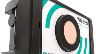 Das Gerät erfasst den Füllstand per Ultraschallabstandsmessung selbst in staubigen und schmutzigen Umgebungen. (Bild: Pepperl&Fuchs)