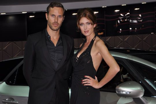 Statt auf Farbakzente, setzen ein paar wenige Hersteller auch auf männliche Unterstützung. (Wehner)