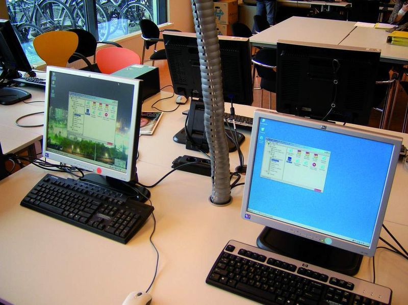 4 Chique Kabelführung ...  in Bürogebäude im „Leerpark Da Vinci“ im holländischen Dordrecht. (Archiv: Vogel Business Media)