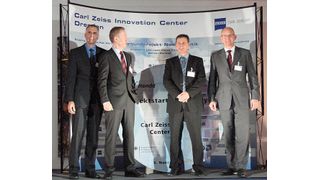 Über die Eröffnung des Innovation-Centers freuen sich Frank Prein, Qimonda, Dr. Wolf-Dieter Lukas, Bundesministerium für Bildung und Forschung, Dr. Udo Nothelfer, AMD, Dr. Dirk Stenkamp, Carl Zeiss SMT (v.l.n.r.) (Archiv: Vogel Business Media)