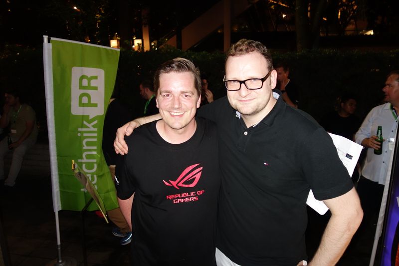 Der Overclocker (l.) Daniel Schier mit Robert Schenker, Schenker Technologies. (Vogel IT-Medien GmbH)