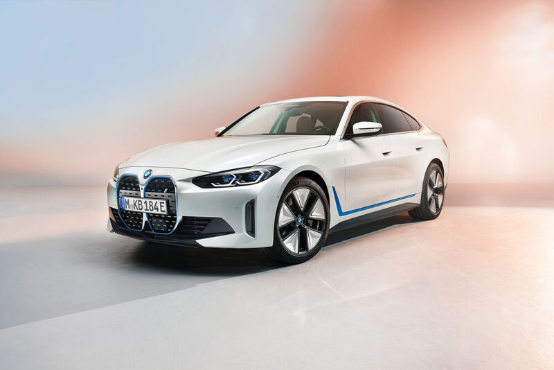 Der BMW i4 ist ein vollelektrisches – und somit förderfähiges – Modell. Er kommt noch in diesem Jahr auf den Markt.
