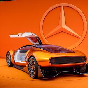 1,17 Meter ist der Elektro-Sportwagen flach, sofern die Flügeltüren geschlossen sind.(Bild:  Mercedes-Benz)