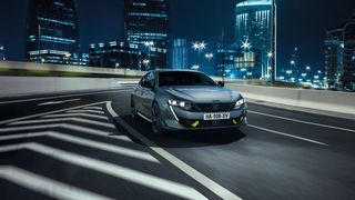Mit dem 508 PSE nimmt Peugeot ein neues Flaggschiff ins Programm. (Bild: Peugeot)