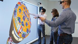 Herrenknecht-Ingenieure führen einn Design Review mit der Software IC IDO durch. (Bild: Herrenknecht)