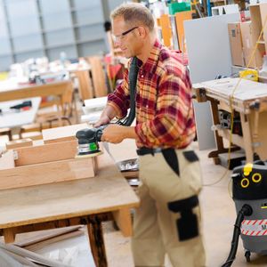 Wird mit Handmaschinen gearbeitet, sollten geprüfte Industriestaubsauger der Klasse M verwendet werden.