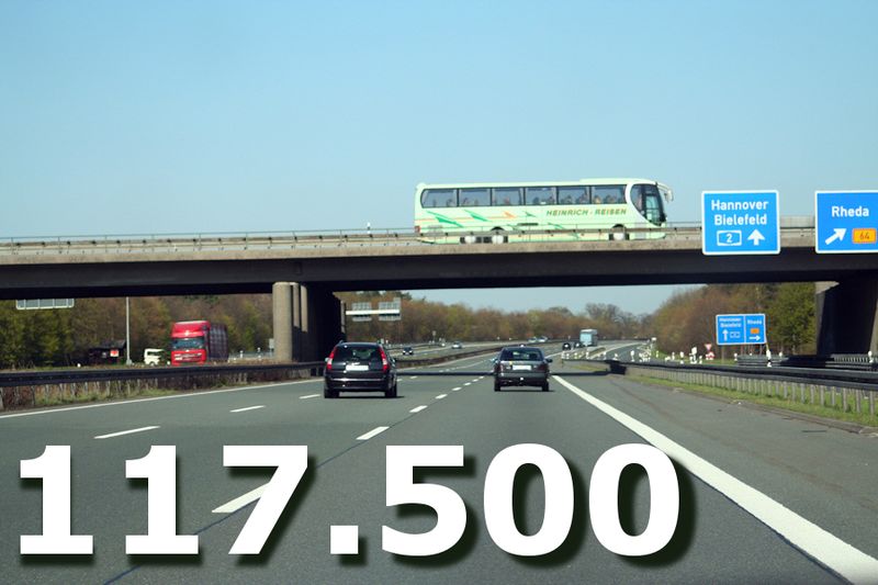 Brücken spannen sich über Täler und Straßen in Deutschland. 67.000 davon sind in kommunaler Hand, 50.500 Brücken an Bundesautobahnen und Bundesstraßen. Die meisten sind aus korrosionsanfälligem Stahlbeton und zwischen 40 und 50 Jahre alt. (Bild: Pixabay unter CC0 Public Domain)