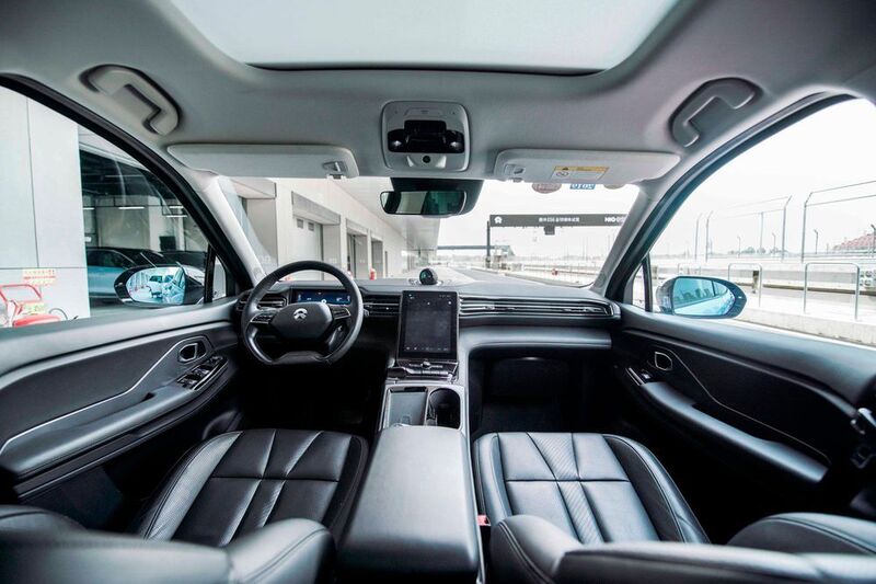 Wie sonst nur im Flugzeug in der Business Class oder im Fond mancher Luxuslimousine lässt sich beim Nio der Beifahrersitz elektrisch in eine Liege verwandeln. (Nio)