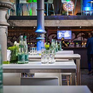 Es ist alles vorbereitet. Jetzt fehlen nur noch die Gäste ...(Bild:  Stefan Bausewein)