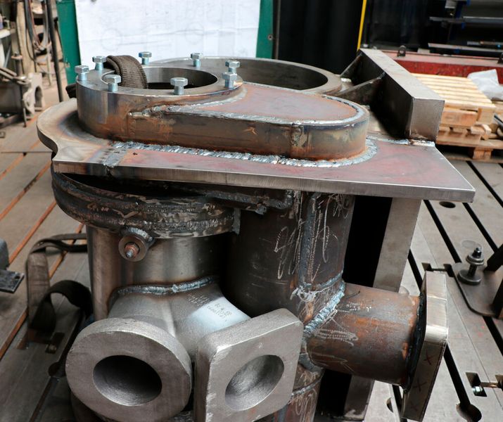 Im Dampflokwerk Meiningen werden oft dutzende Meter hochfeste Schweißnähte erzeugt, deren Basis geometrisch gleichförmige Kanten mit oxidfreier Oberfläche sind – hier an Zylindern... (Bild: Trumpf)