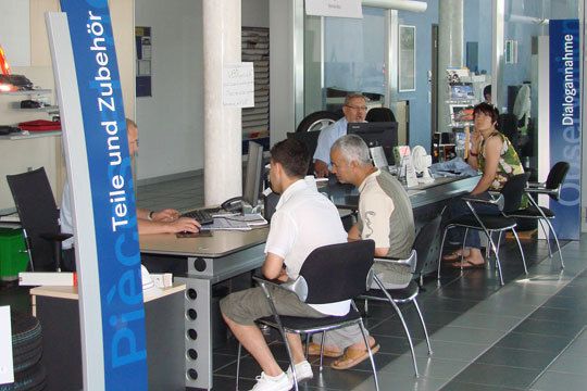 Ob Franzose oder Deutscher: In der Reparaturannahme von S & G fühlt sich der Kunde gut aufgehoben. (Archiv: Vogel Business Media)