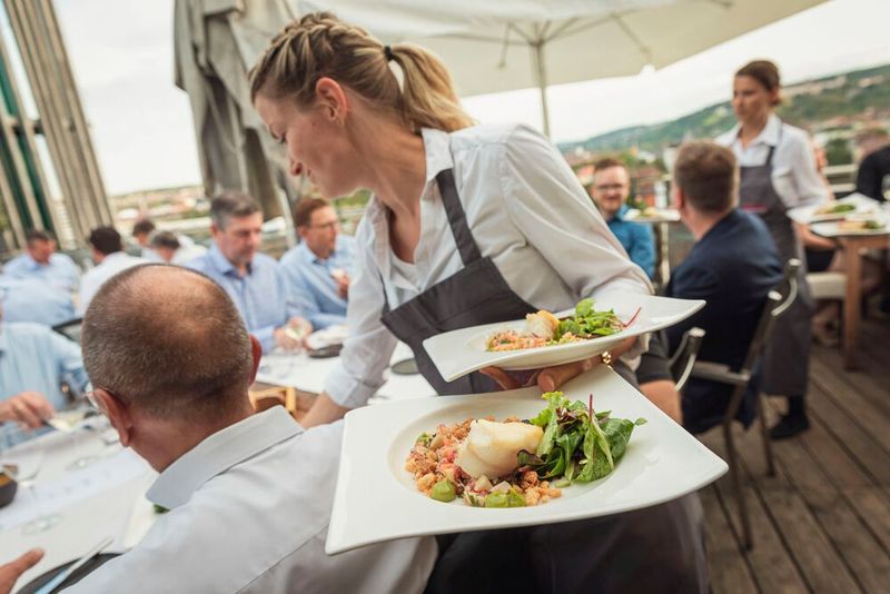 Der 20. Würzburger EMS-Tag fand am 8. September 2022 in den Mainfrankensälen Veitshöchheim statt. Am Vorabend der Veranstaltung gab es ein Networking-Dinner im Restaurant Reisers am Stein. Der 21. EMS-Tag findet am 7. September 2023 statt. Sie können sich bereits für eine Teilnahme auf der Webseite registrieren.  (Bild: Stefan Bausewein)