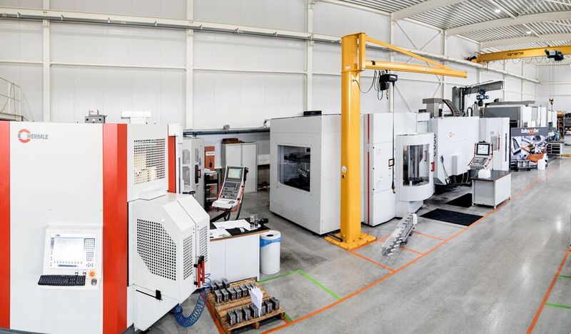 Being automated from the start was Blomix's goal when investing in new milling machines. (Maikgoering Photography/Hermle)