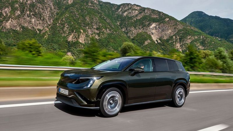 Der Radstand beträgt fast drei Meter. (Bild: Skoda)