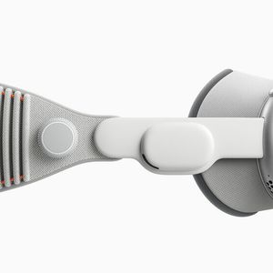 Die Apple Vision Pro nutzt laut Hersteller fortschrittliche Materialien, die in einem kompakten Design verarbeitet werden.(Bild:  Apple)