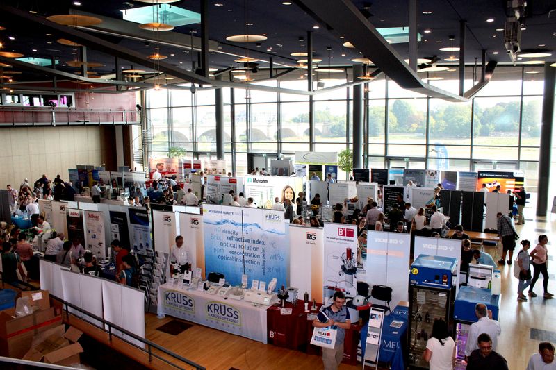 Impressionen der Lab-Supply Dresden vom 28. August 2019  Im Internationalen Congress Center des Maritim Hotels Dresden fanden sich zahlreiche Besucher ein, um mit den Ausstellern von Labortechnik und Verbrauchsmaterial ins Gespräch zu kommen. Impressionen vom Messetag sowie einige Besucherstimmen finden Sie in dieser Bildergalerie. Die nächste Lab-Supply ist am 25. September 2019 in Münster. Weitere Infos zu den kommenden Lab-Supply-Messen finden Sie auf www.lab-supply.info.   Lese-Empfehlung: Nachbericht zum erfolgreichen Auftakt der Lab-Supply in Wien. (Bild: LABORPRAXIS, C. Lüttmann)