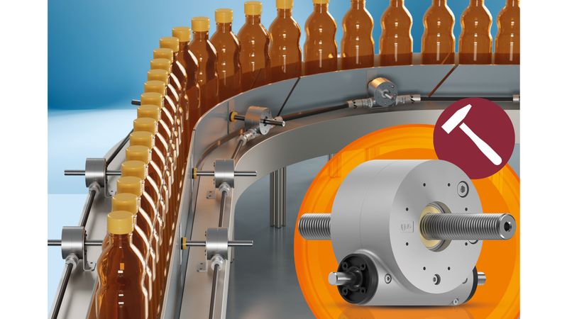 Speziell für raue Bedingungen, beispielsweise in der Gassenverstellung für Getränke, hat Igus das wartungsfreie Apiro HD-Spindelhubgetriebe mit einem robusten Außengehäuse entwickelt. (Bild:  Igus SE & Co. KG)
