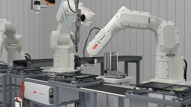 SeriABB Robotics präsentiert in der Serie IRB 1200 vier neue Modelle schnellerer und präziserer Roboter. (Bild: ABB Robotics)