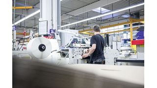 In global agierenden Unternehmen sprudeln Daten an jeder Produktionsanlage und entlang der Lieferketten in Echtzeit. (Bild: Tesa)