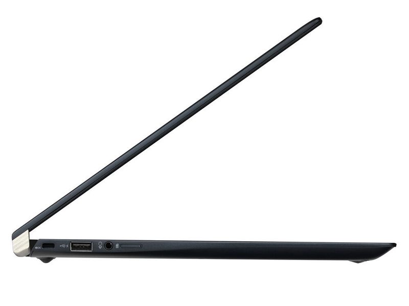 Als Docking-Schnittstellen dienen beim Portégé zwei USB-C-Buchsen mit schnellem Thunderbolt-3-Controller. Für Peripheriegeräte ist noch eine USB-3.0-Buchse von Typ-A an Bord. Der Tecra ist identisch ausgestattet.  (Dynabook)