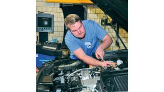 Kfz-Mechtroniker-Azubis können in einem neuen Wettbewerb ihre Fähigkeiten unter Beweis stellen. (Schmidt/»kfz-betrieb«)