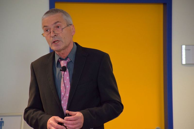 Der Sachverständige Peter Deuschle war einer der Referenten beim ersten Oldtimer-Kongress für recht und Schaden in Friedberg. (Konrad Wenz)