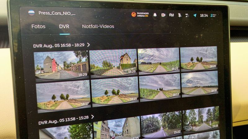 Dashcam ab Werk: Auf Wunsch zeichnet der ET5 die Straße vor dem Auto fortlaufend auf. Ohne Zwischenfall überschreiben neue Aufnahmen alte Videos. Kommt es zum Unfall, lassen sich die letzten drei Minuten rekonstruieren. (Bild: Thomas Günnel/Automobil Industrie)