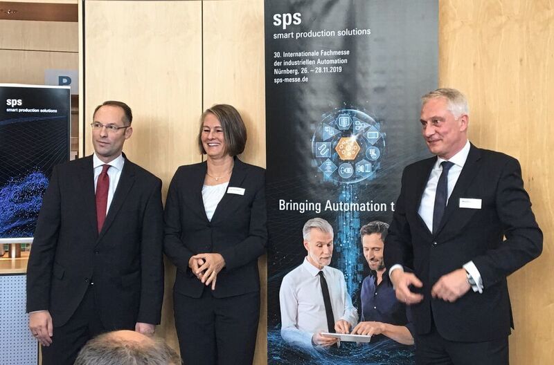 Christian Wolf, Sylke Schulz-Metzner und Martin Roschkowski (v.l.) bei der offiziellen Bekanntgabe der Namensänderung auf der SPS IPC Drives 2018. (Stefanie Michel)