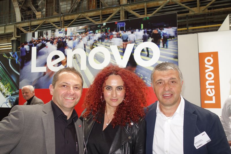 Besa, IT-BUSINESS, mit Matthias Kälberer und Aggelos Derezis, Lenovo (Bild: IT-BUSINESS)