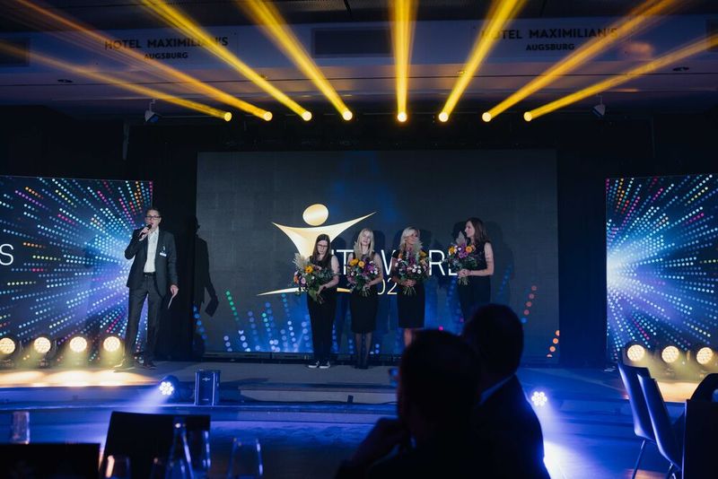 Ein herzlicher Dank geht an unsere Award-Feen (v. l.) Sarah Stellinger, Paulina Schwab, Marlene Stelmach und Vera Nikolić.  (Bild:  Manuel Emme Fotografie)