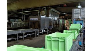 Gigant der Waschanlagen: Eine Durchlaufreinigungsanlage kann bis zu 30 m lang sein und pro Stunde 400 bis 600 Behälter säubern. (Bild: Sprintbox)