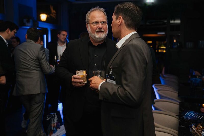 Andreas Donner, Chefredakteur IP-Insider, im Gespräch mit Markus Späth (Vogel IT-Medien). (Bild: Manuel Emme Fotografie)