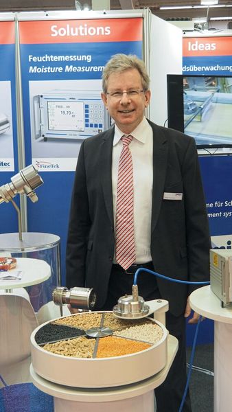 Holger Neumann, Mütec: „Dieser Feuchtemesser wird häufig in Naturprodukten eingesetzt und zeichnet sich durch einen weiten Feuchtebereich aus, von 0,1% bis zur Sättigung.“ (Bild: Mühlenkamp)