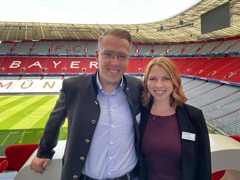 Endlich mal wieder ein Live-Treffen: Tobias Eichenseer, SWS Computersysteme, und Carolin Henzel, Sophos. (IT-BUSINESS)