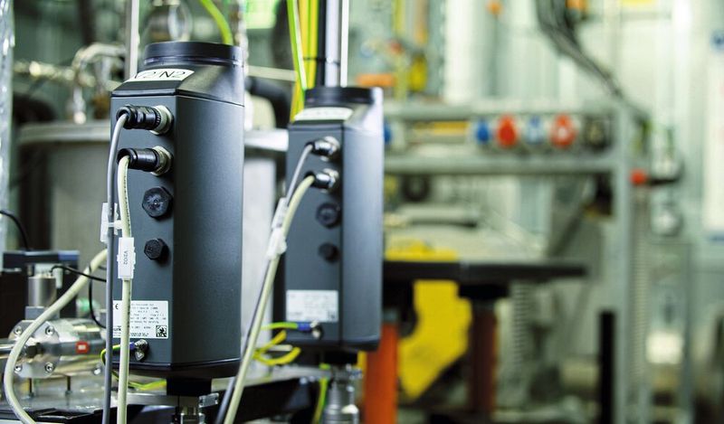 Acht elektromotorische Prozessregelventile regeln die Gaszufuhr vor den Befeuchtereinheiten präzise und reaktionsschnell.  (Bild: Bürkert Fluid Control Systems)