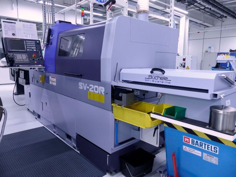 Der Drehautomat SV-20R von Star. Im Vordergrund das Ablagesystem von SF-Systeme Büchele für Langteile bis 800 Millimeter Länge. (Bild: SF-Systeme Büchele)