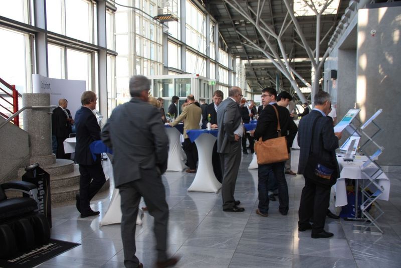 …as well as for continuing discussions within the scope of an accompanying tabletop exhibition. (Bild: Ivam)