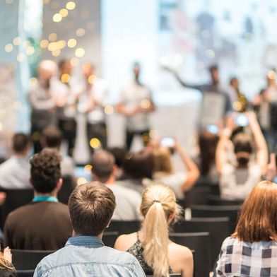 Bis zu drei Preisträgerinnen und -träger werden dieses Jahr für den Hauptgewinn ausgewählt. (Bild: © kasto – stock.adobe.com)