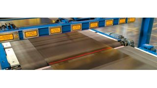 In Clustern gebündelte, intelligente Kameras garantieren selbst auf hochglänzenden Materialien höchste Messgenauigkeiten bei der Planheits- und Ebenheitsmessung. (Bild: IMS)