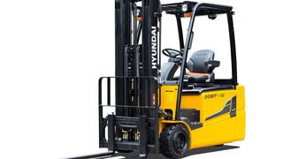 Neue Features und Komponenten sorgen bei den neuen Hyundai-Dreiradstaplern für einen bis zu 33 % niedrigeren Energieverbrauch im Vergleich zum Vorgängermodell. (Hyundai)