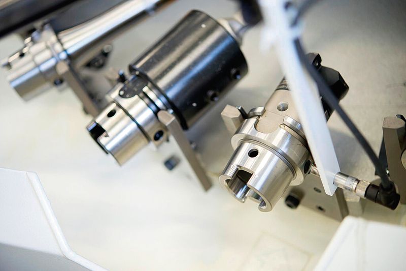 For the tightest installation spaces, an extremely small antenna of type M8 is said to fit the bill. (Source: Siemens)